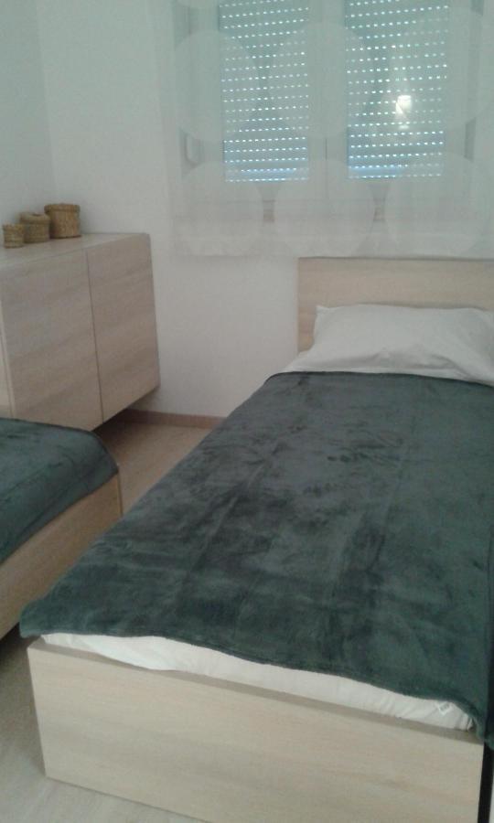Luxury Apartments Cuba 1 Novalja Luaran gambar