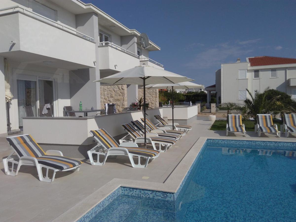 Luxury Apartments Cuba 1 Novalja Luaran gambar